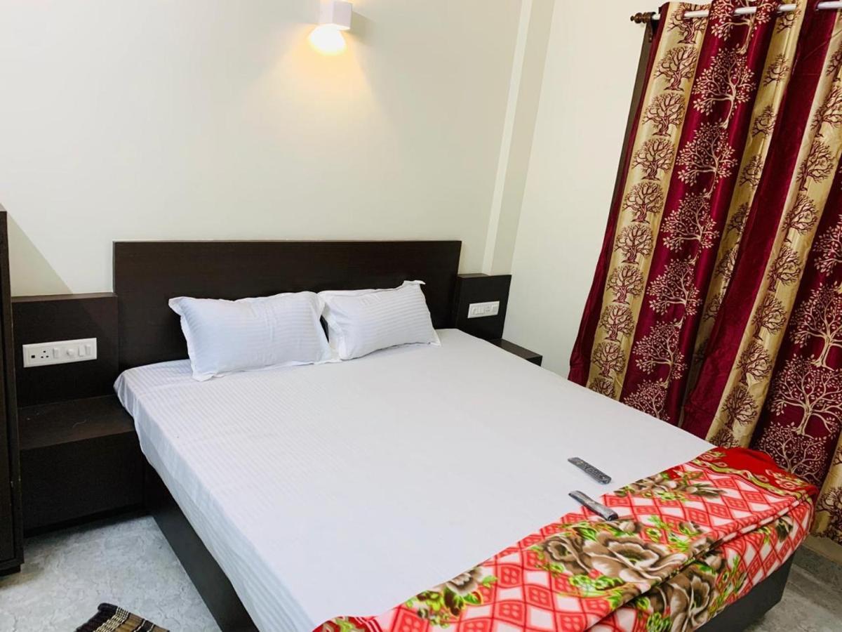 Strategic Inn Purî Extérieur photo