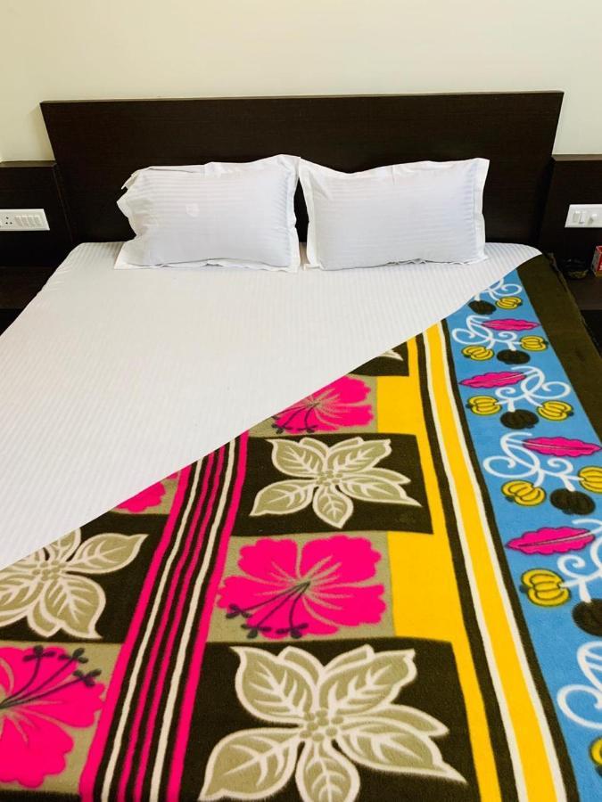 Strategic Inn Purî Extérieur photo